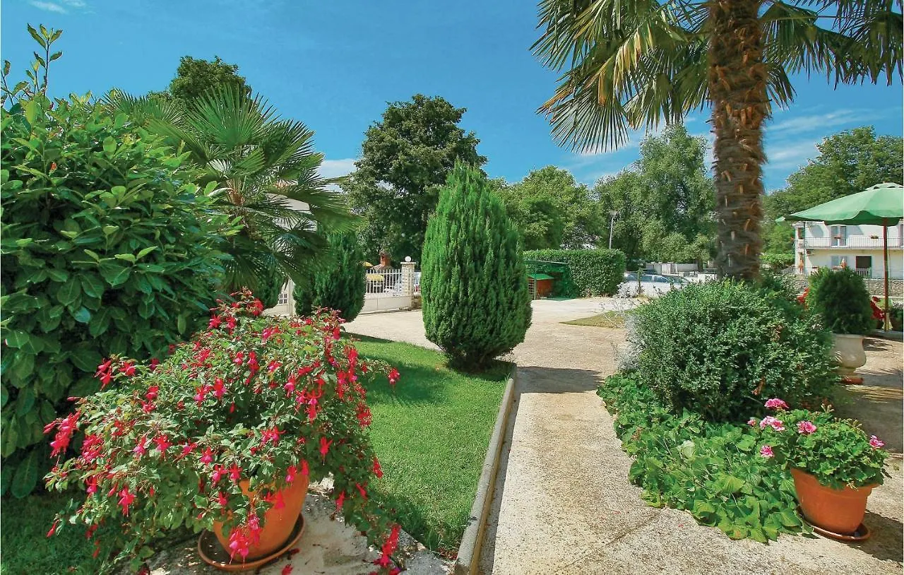 Amazing Apartment In Porec With Wifi 0*,